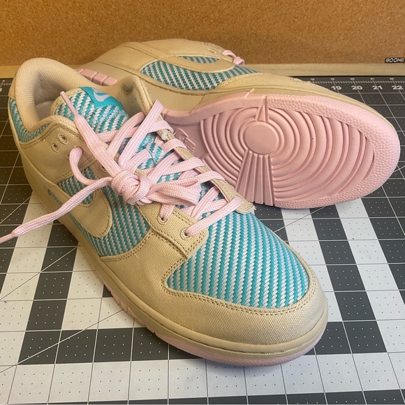 Nike🔥 dunks
Heat wave
Brand new
*rare
NWOT - Picture 2 of 13